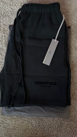 Black essential shorts