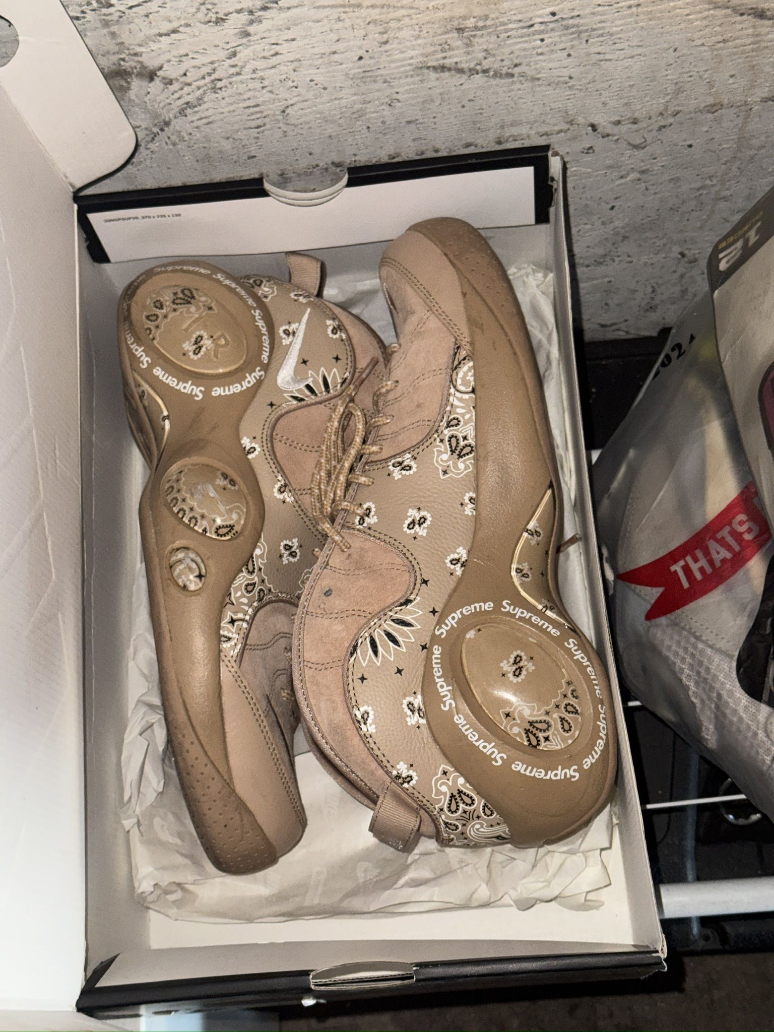 Supreme x Nike - Size 11