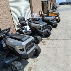MURRAY MT100 42 in. 13.5 HP 500cc E1350 Series Briggs and Stratton Engine 6-Speed Manual Gas Riding Lawn Tractor MowerMT100 42 in. 13.5 HP 500cc E1350
