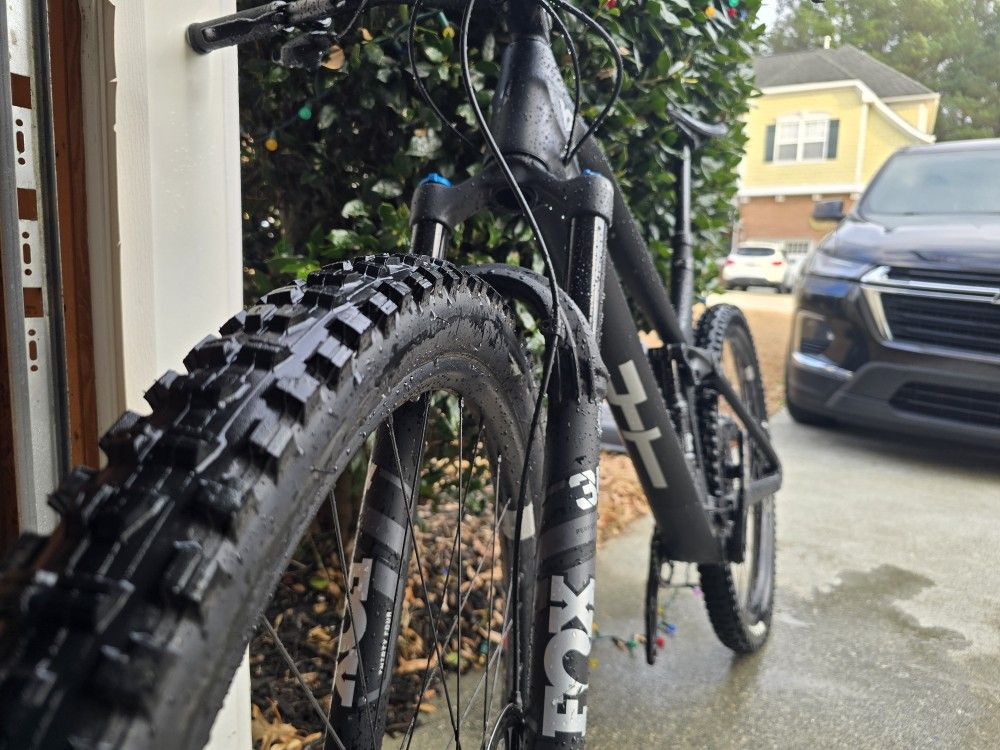 2024 YT Izzo Core 2 Black