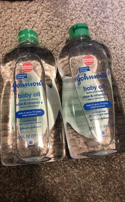 Johnson’s Baby Oil large bottles 20 oz Lot of 2 aloe and vitamin e