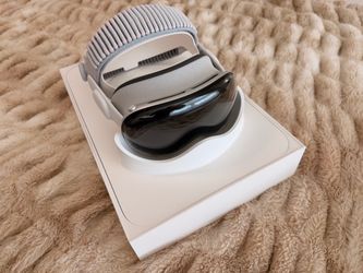 Apple Vision Pro M2 256GB w/ dual knit band (Like-New, Complete in Box)