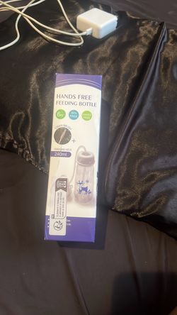 Self feeding baby bottle