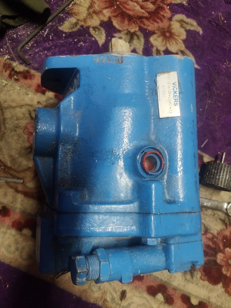 Vickers Hydraulic Pump Rebuilt Been Sitting In The Garage Getting To Get Rid Of I Have No Use Anymore