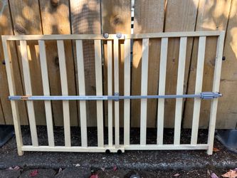 Expandable Wooden Baby Gate