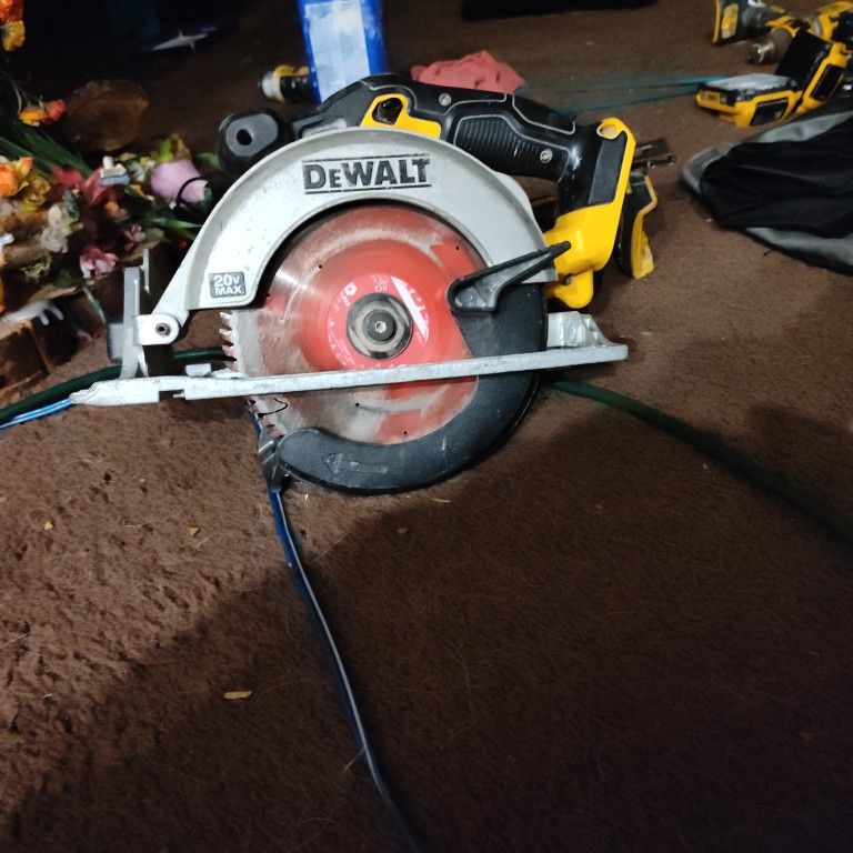 DeWalt Circular Saw 