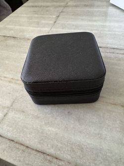 New black zippered jewelry case