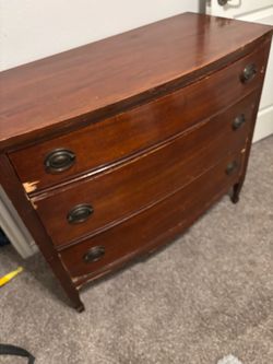 Vintage 3 drawer dresser