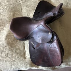 Original leather english hunt-seat horse saddle  used in great condition