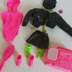 1991(11)PIECE, RAPPING ROCKIN'BARBIE DOLL OUTFIT WITH REAL WORKING PINK BOOM BOX