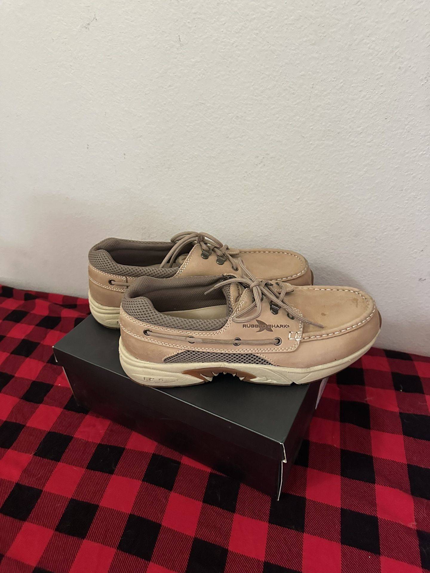 Rugged Shark men’s Shoes 11D