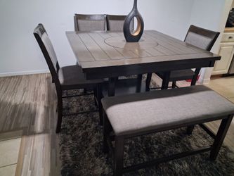 Mesa de 4 sillas Y banqueta
