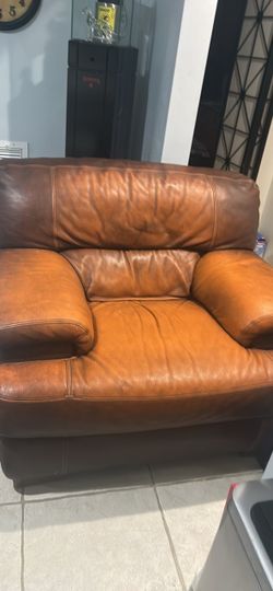 Large sitting chair leather