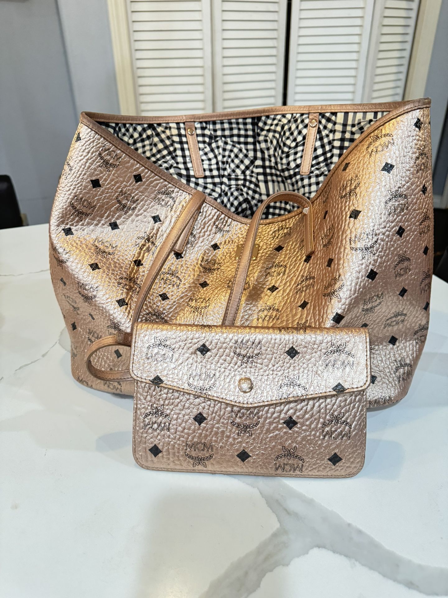 Mcm Rose. Color