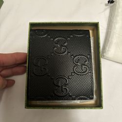 New Gucci Embossed Wallet 