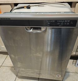 Whirlpool dishwasher. $150 OBO must pick up.
