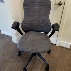 Knoll Office / Task Chair Gray / Black