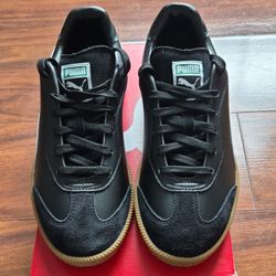 PUMA King 21 IT Leather Sneaker Black White Gum Low Top (Size 8)