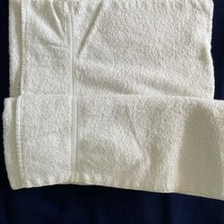 Like New!  Soft Cotton Large Bath Towel - White - 100% Cotton 