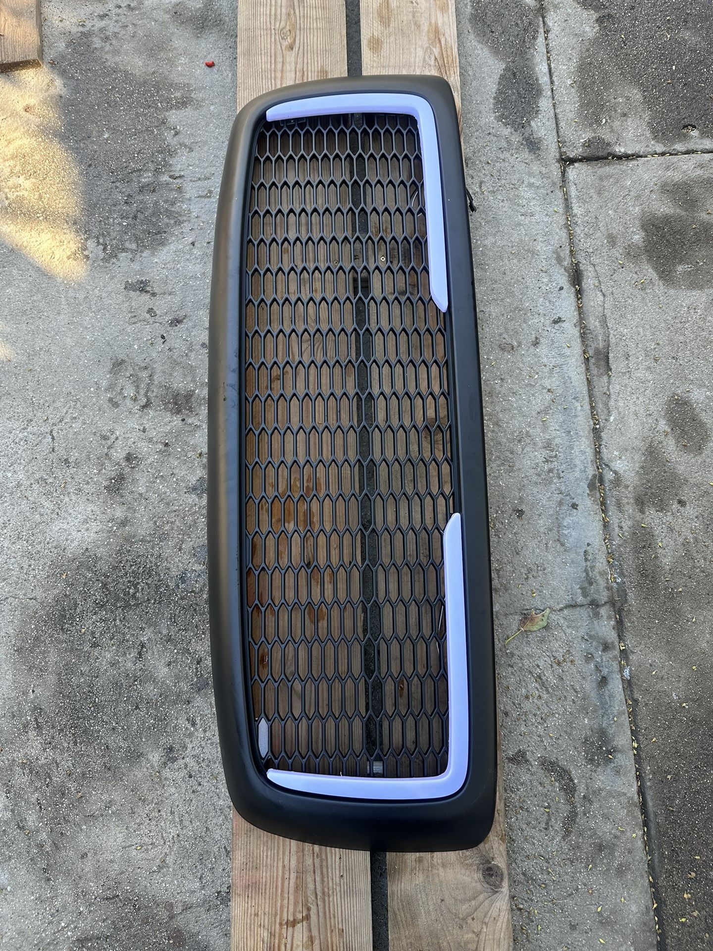 Dodge Ram 1500/2500/3500 LED Grill Year 2003-2005