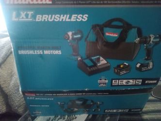 Makita brushless 18v 2 drill set w/2 batteries and a charger and a tool bag