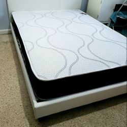 NEW Full MATTRESS and BOX SPRING. Bed frame not included👍