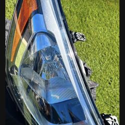 2015 - 2017 Hyundai Accent Right RH Headlight OEM PASSENGER SIDE !!!