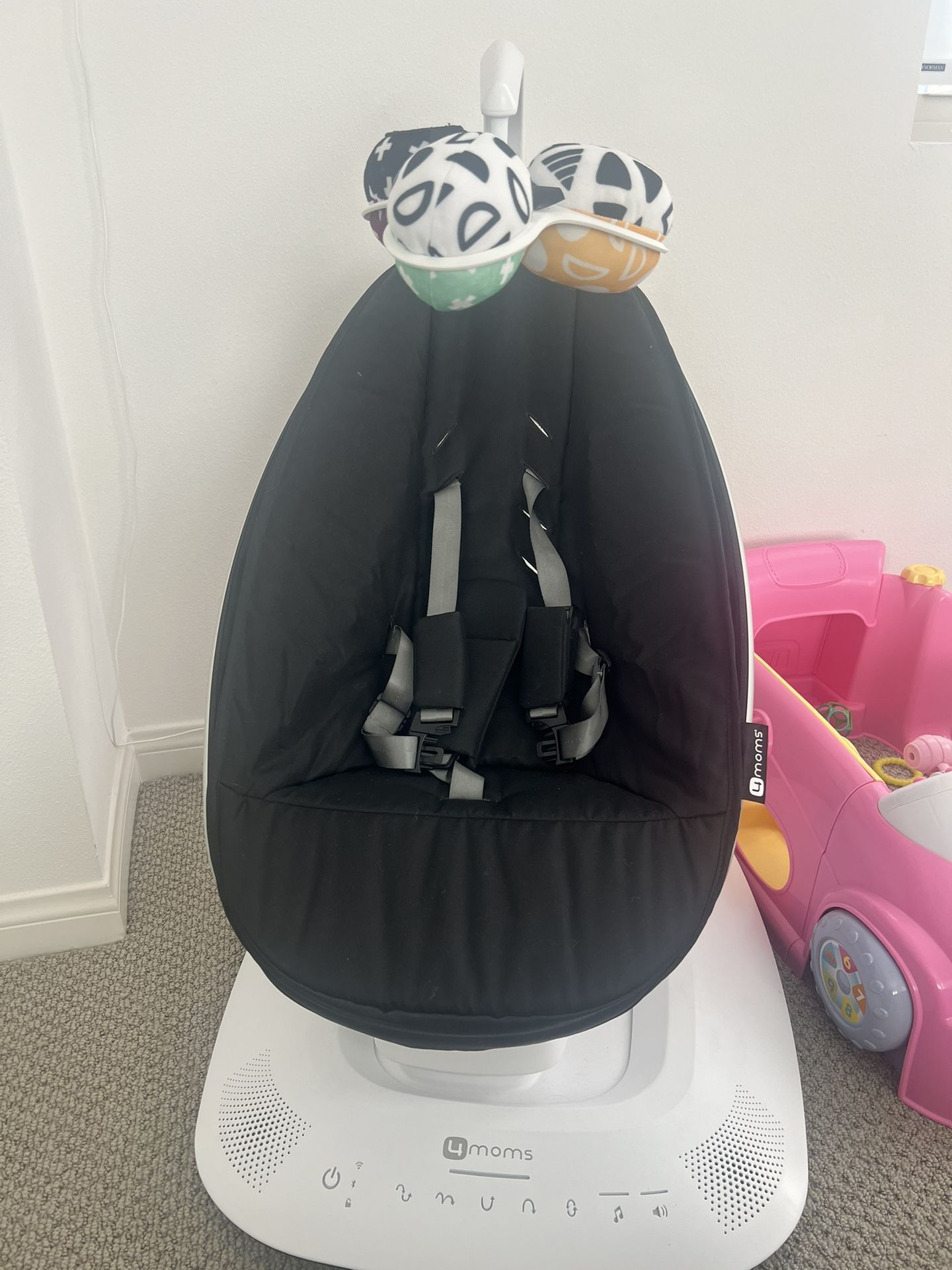 4moms MamaRoo Multi-Motion Baby Swing, Bluetooth Enabled with 5 Unique Motions, Black