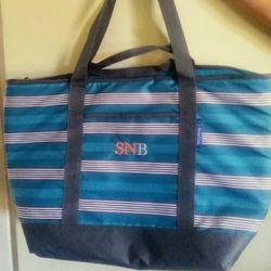 Jumbo Thermal Tote Bag. Helps Keep Food Or Drink Hot Or Cold. Holds A Lot. Like New. 25.5 In Wide And 17 In Tall