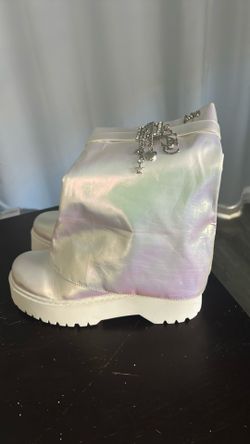 STELLA Iridescent platform boots w charms