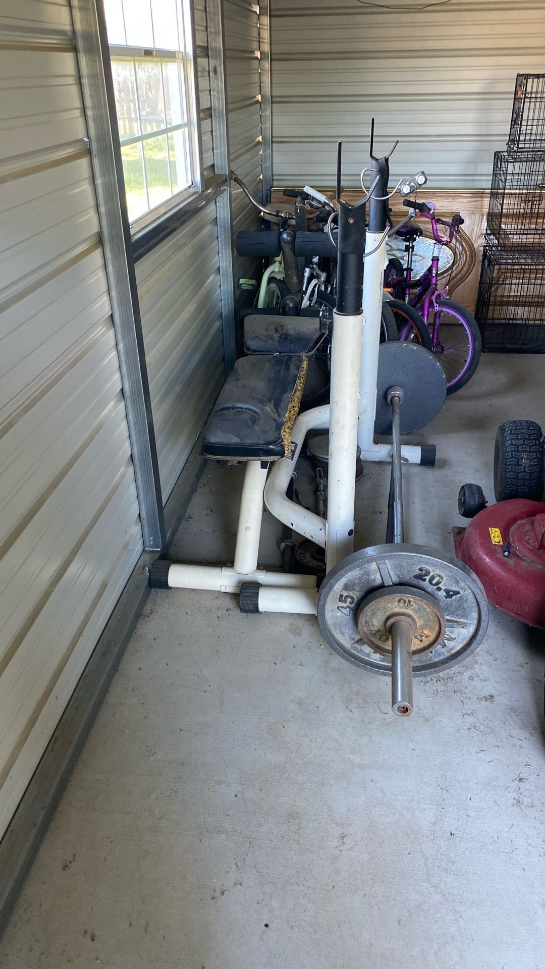 Weight bench with weights