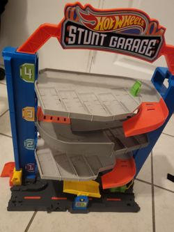 Hot wheels stunt car garage toy boys