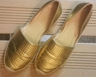 Jimmy Choo gold flats sz. 35