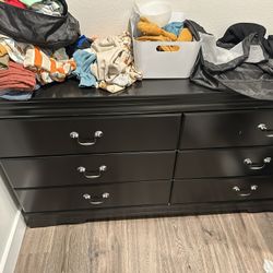 Dresser With 6 Storage