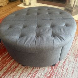 35” Round Tufted Ottoman With Storage 
