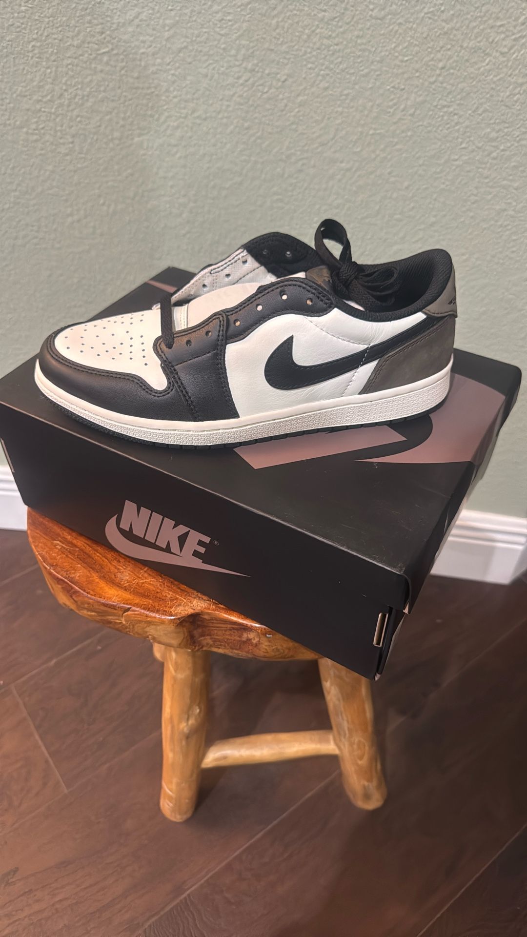 Jordan 1 Low OG MOCHA