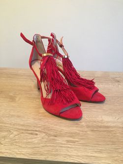 LOUISE ET CIE Kayla Fringe Dress Sandals /heels RED SUEDE SZ 8.5. Brand new