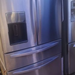 WHIRLPOOL REFRIGERATOR  COOLER AND FREEZER WORKING ONLY. TEMPERATURE NUMBERS DON'T APPEAR
