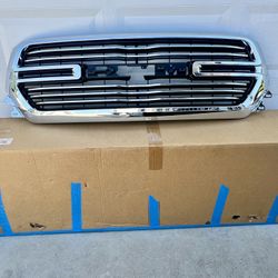 🔥 2014–2019 RAM 1500 Chrome Grille $150 (OBO)🔥