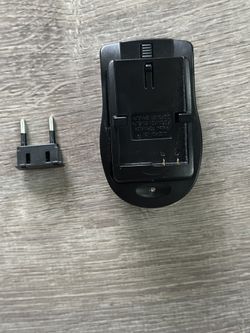 One hour travel charger for Nikon D-SLR camera batteries