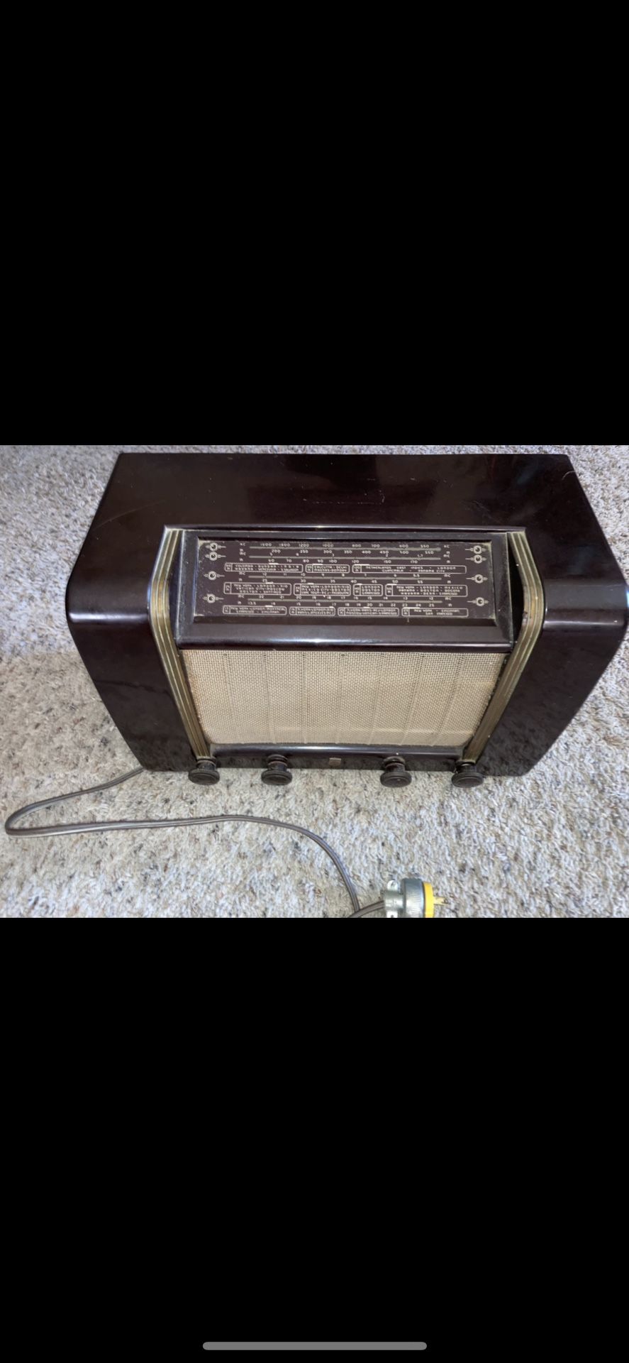 Vintage Phillips tube radio Bakelite