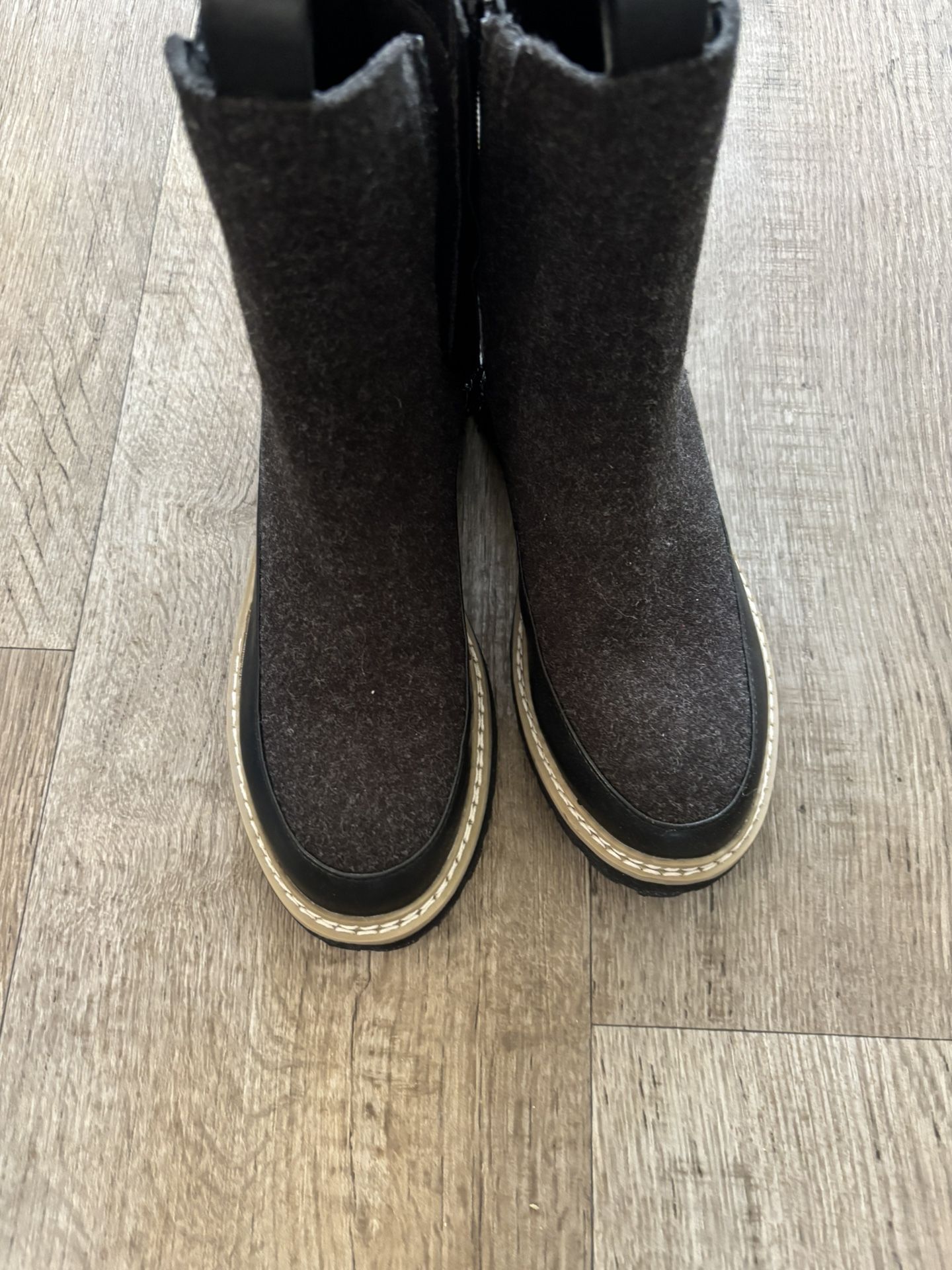 Universal Thread Boots