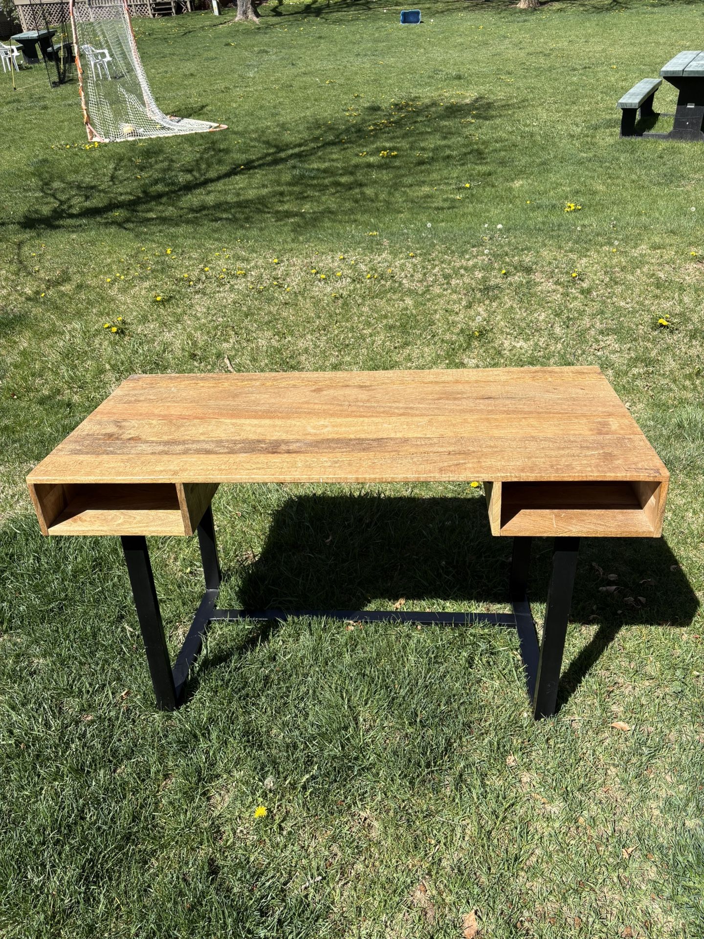 Minimalist Wood and Metal Desk – $45 – Pickup Only
