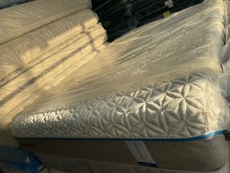 Queen mattress tempur-pedic midium