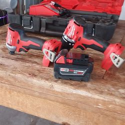Milwaukee
M18 18V  
Brushless Cordless  Impact  Driver 1/4 And Hammer Drill   1/2  & 4.0 Battery 