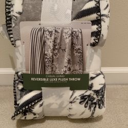Casual Living Reversible Luxe Plush Throw