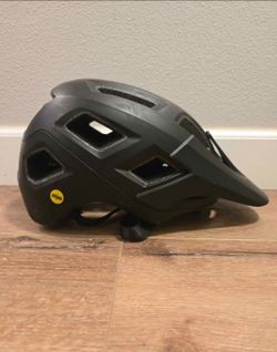 Lazer Coyote kineticore bike helmet