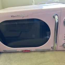 Retro Pink Microwave 