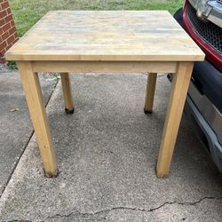 TABLE. 21 1/2"w x 19 1/4"d x 21"high; cross streets are Arapaho & Waterview 
