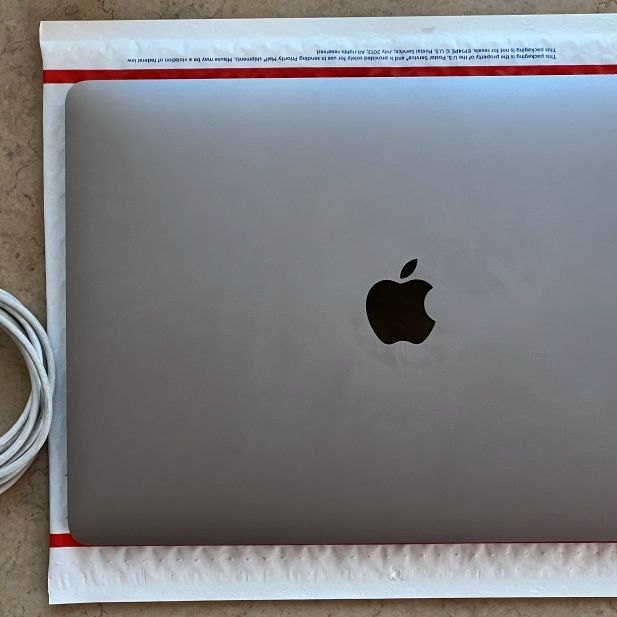Apple MacBook Air M1 Silver 256GB 8GB RAM Late 2020 Mint